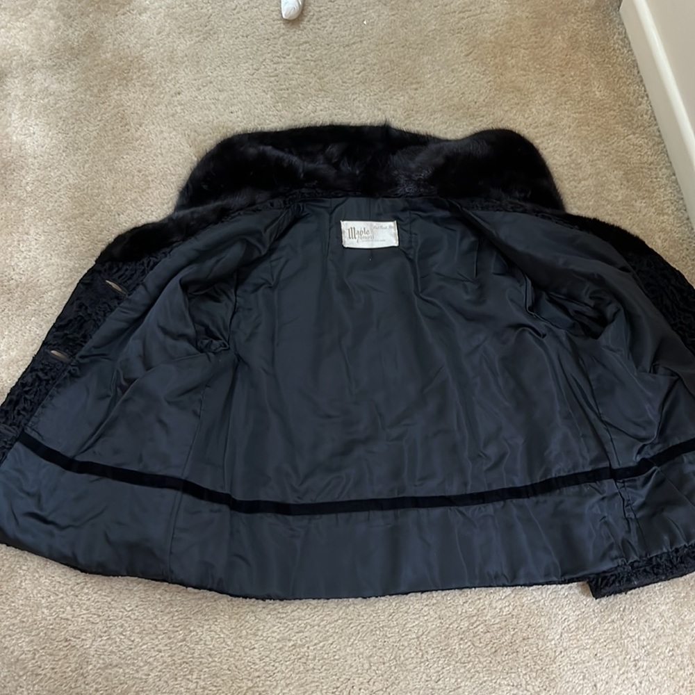 Vintage lambs fur coat with fur collar from Maple Furriers in Oak Park Illinois. - Picture 7 of 11